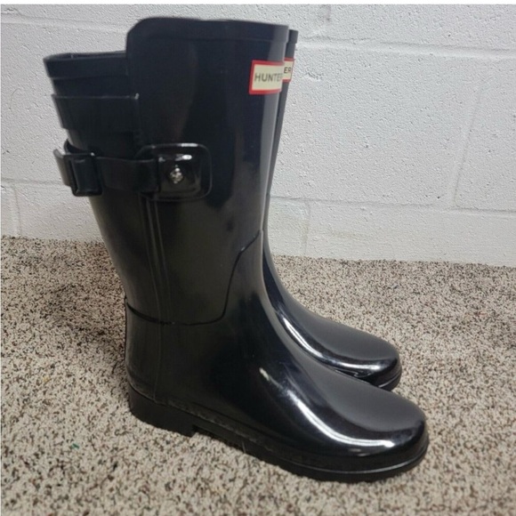Re-posting did not for me, very cute glossy black Hunter boots - Picture 7 of 7